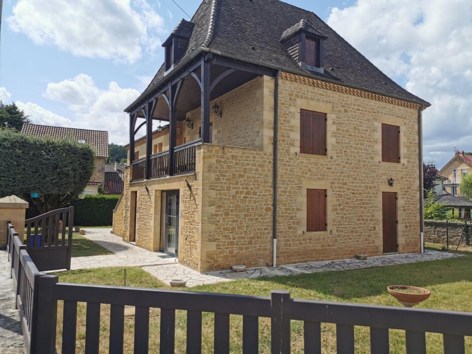 Logement Spacieux Rez-De-Chaussee, Jardin, Stationnement Devant, A 5 Minutes A Pied Du Centre De Sarlatヴィラ エクステリア 写真