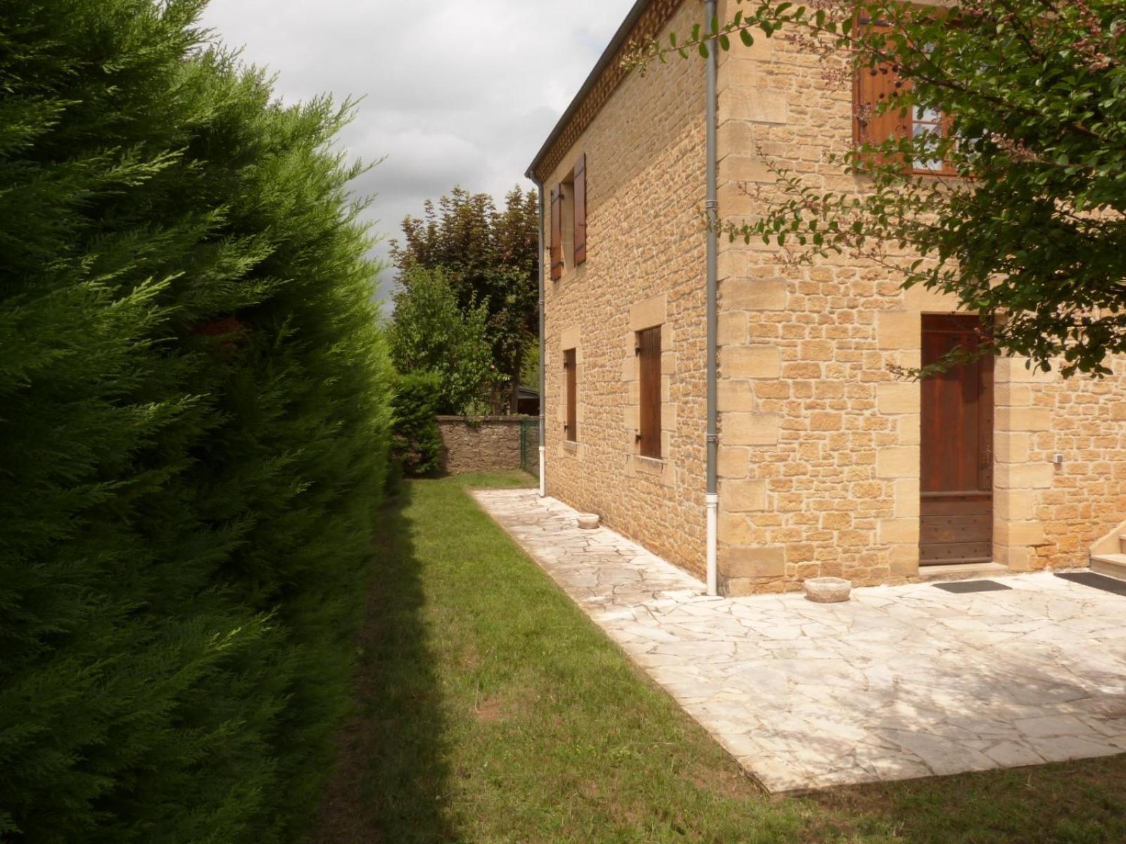 Logement Spacieux Rez-De-Chaussee, Jardin, Stationnement Devant, A 5 Minutes A Pied Du Centre De Sarlatヴィラ エクステリア 写真